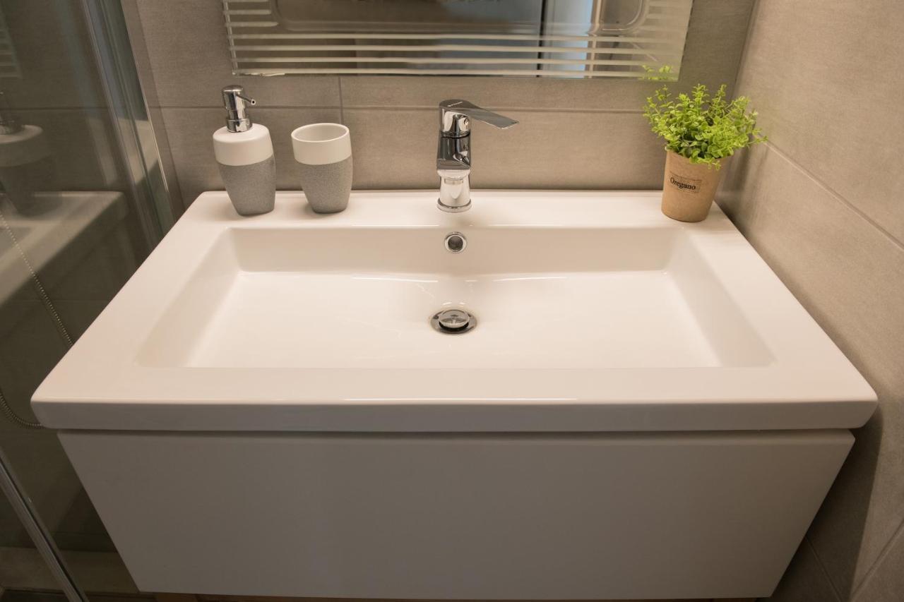 The Blue Apartment In The Heart Of Heraklion Bagian luar foto