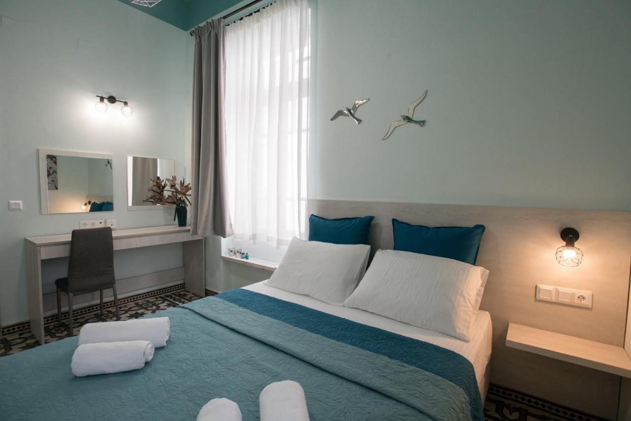 The Blue Apartment In The Heart Of Heraklion Bagian luar foto