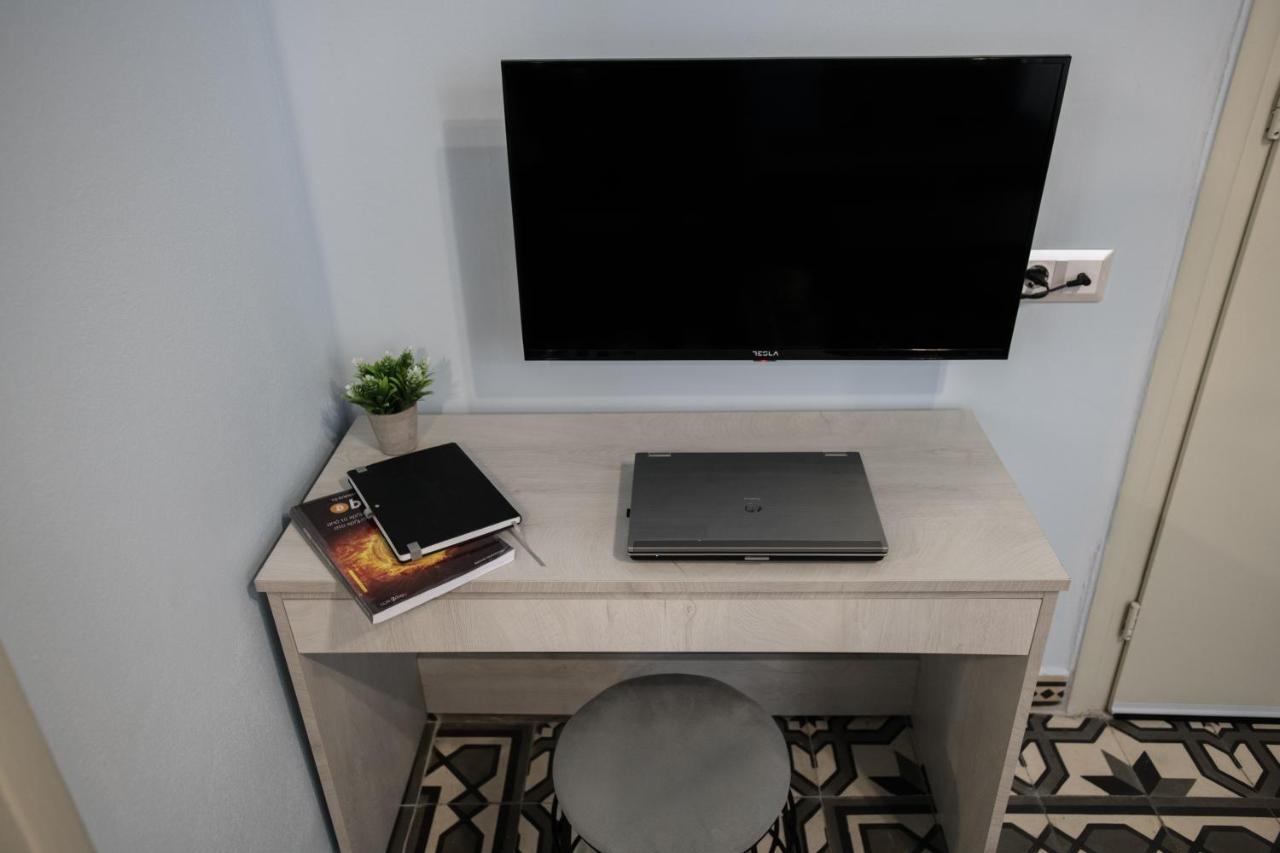 The Blue Apartment In The Heart Of Heraklion Bagian luar foto