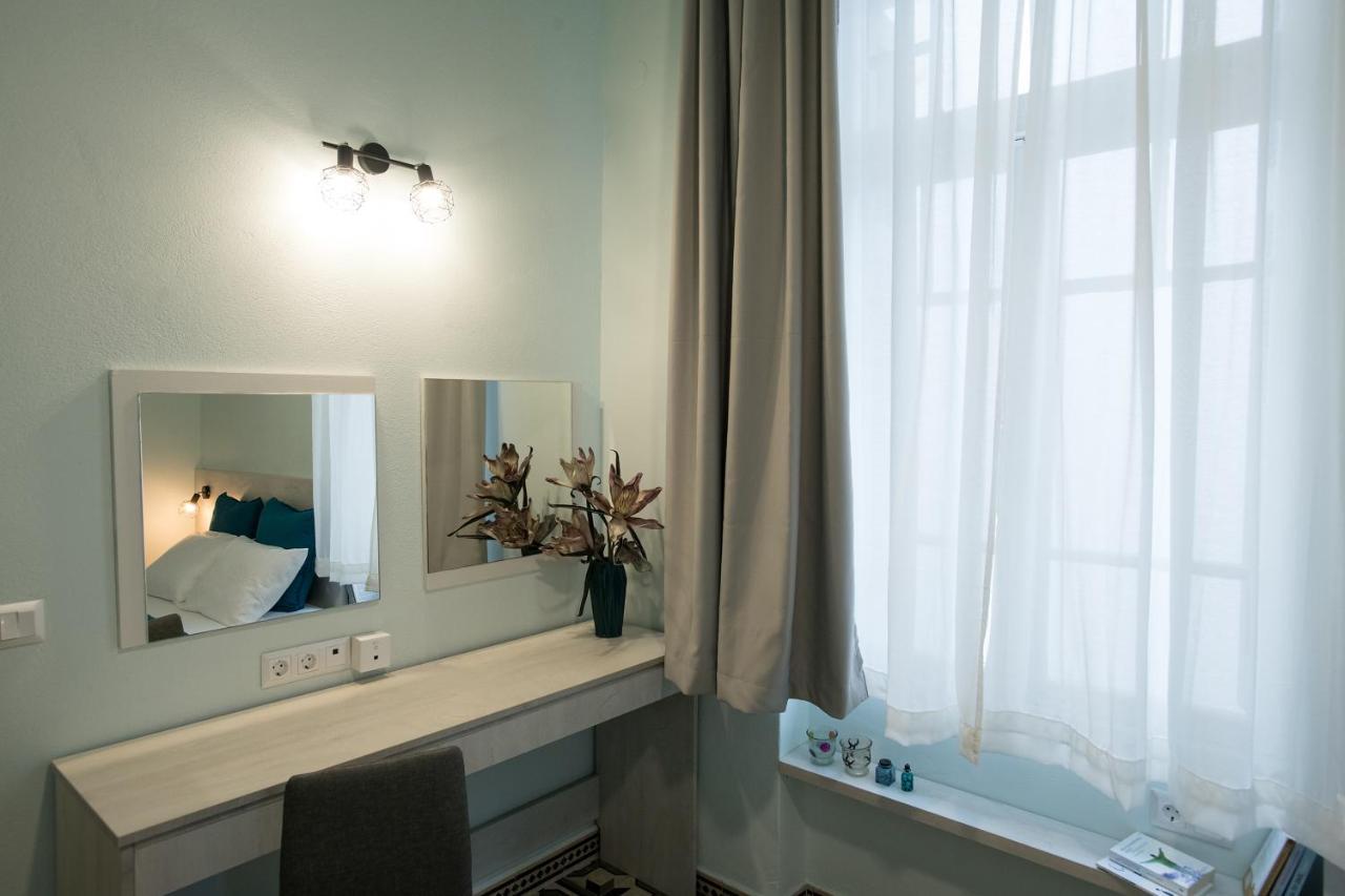 The Blue Apartment In The Heart Of Heraklion Bagian luar foto