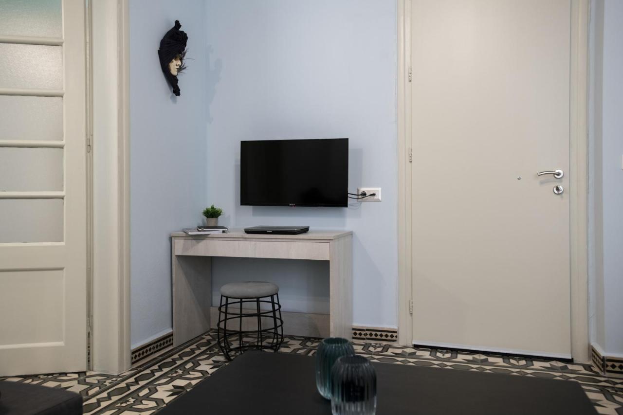 The Blue Apartment In The Heart Of Heraklion Bagian luar foto