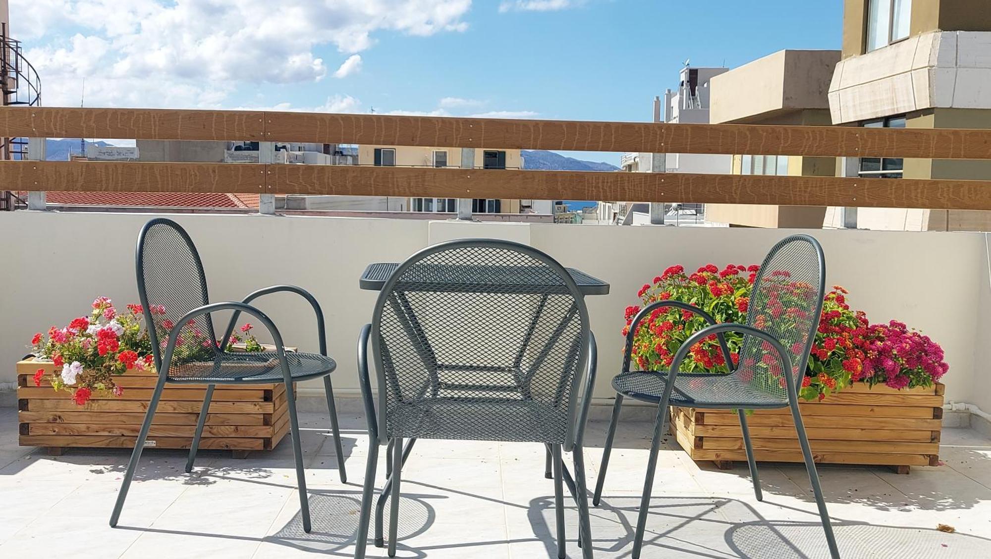 The Blue Apartment In The Heart Of Heraklion Bagian luar foto