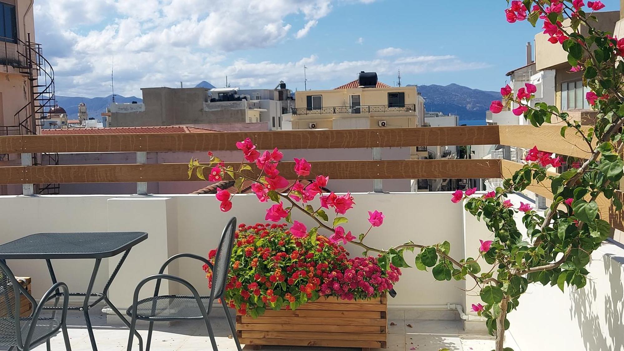 The Blue Apartment In The Heart Of Heraklion Bagian luar foto
